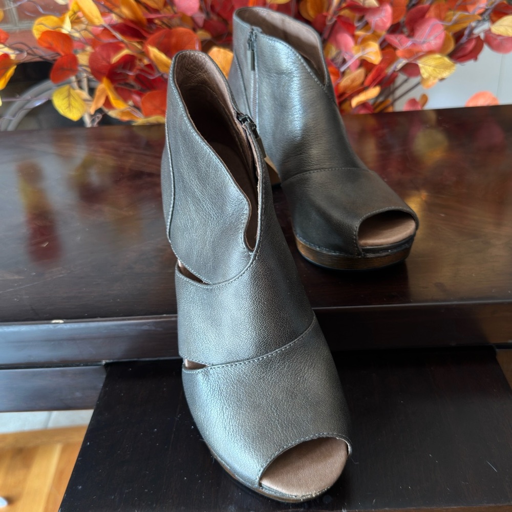 Dansko Delphina Black metallic peep toe ankle booties size 41